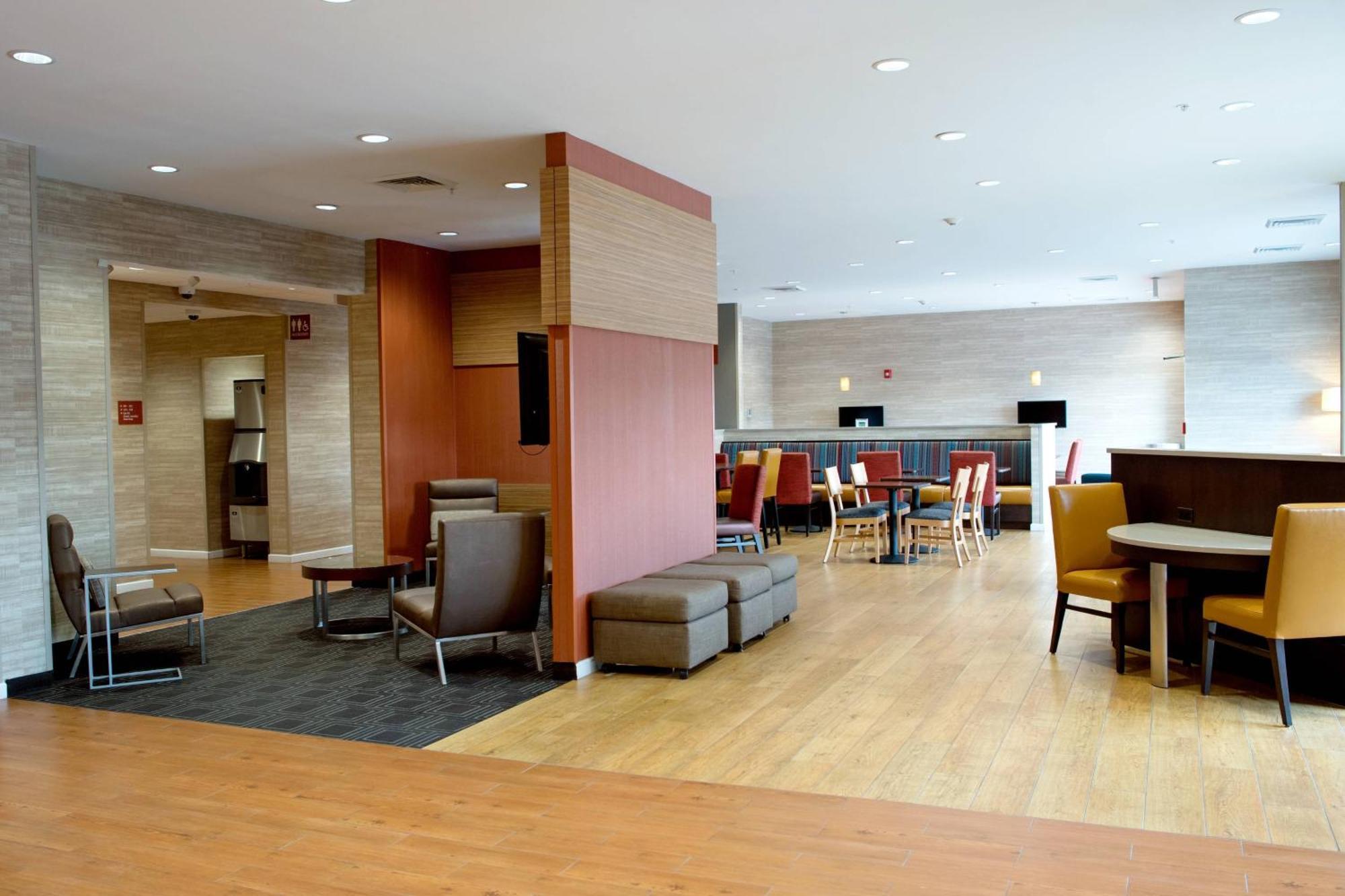 Towneplace Suites By Marriott Ames Extérieur photo