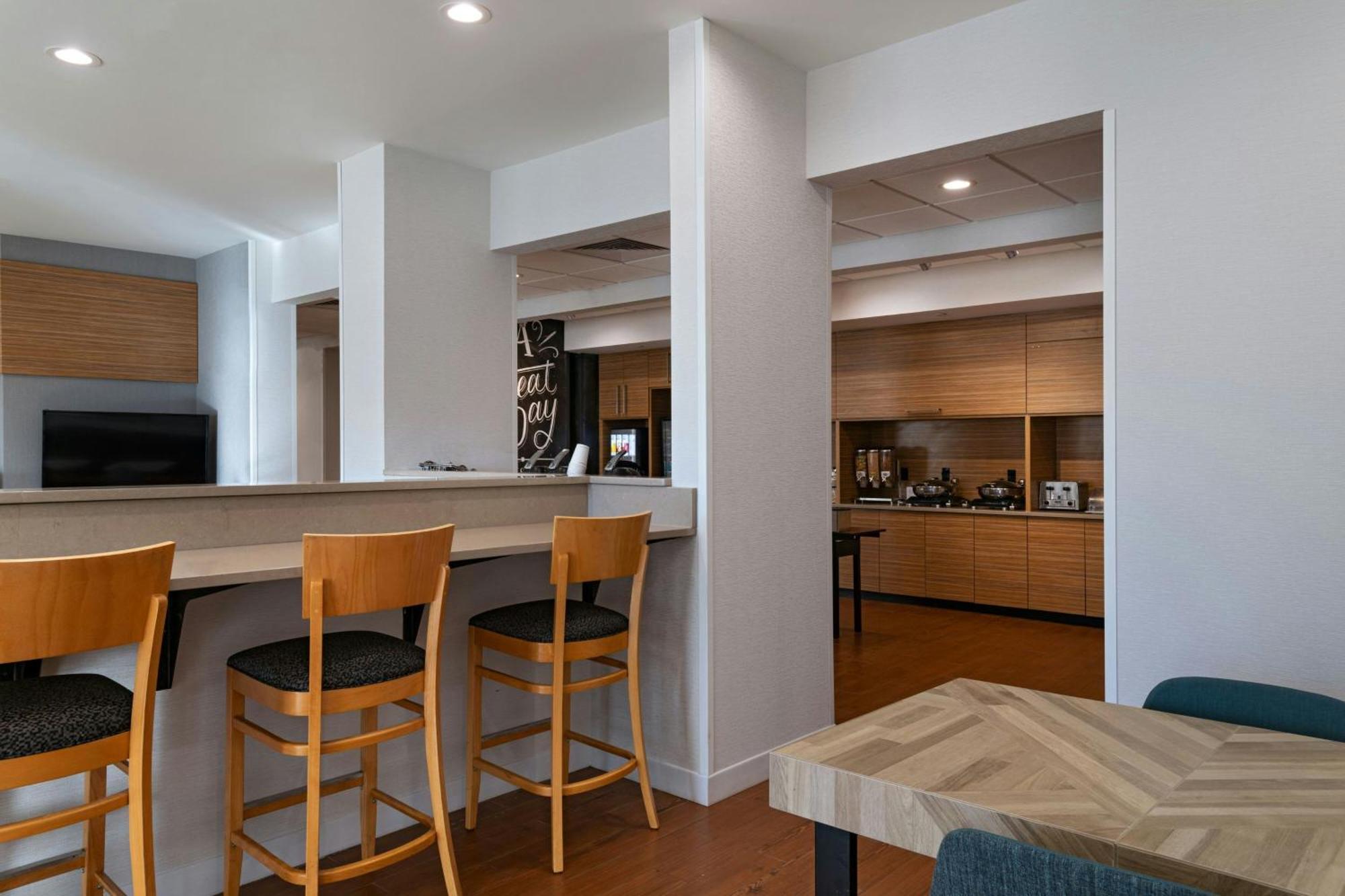 Towneplace Suites By Marriott Ames Extérieur photo