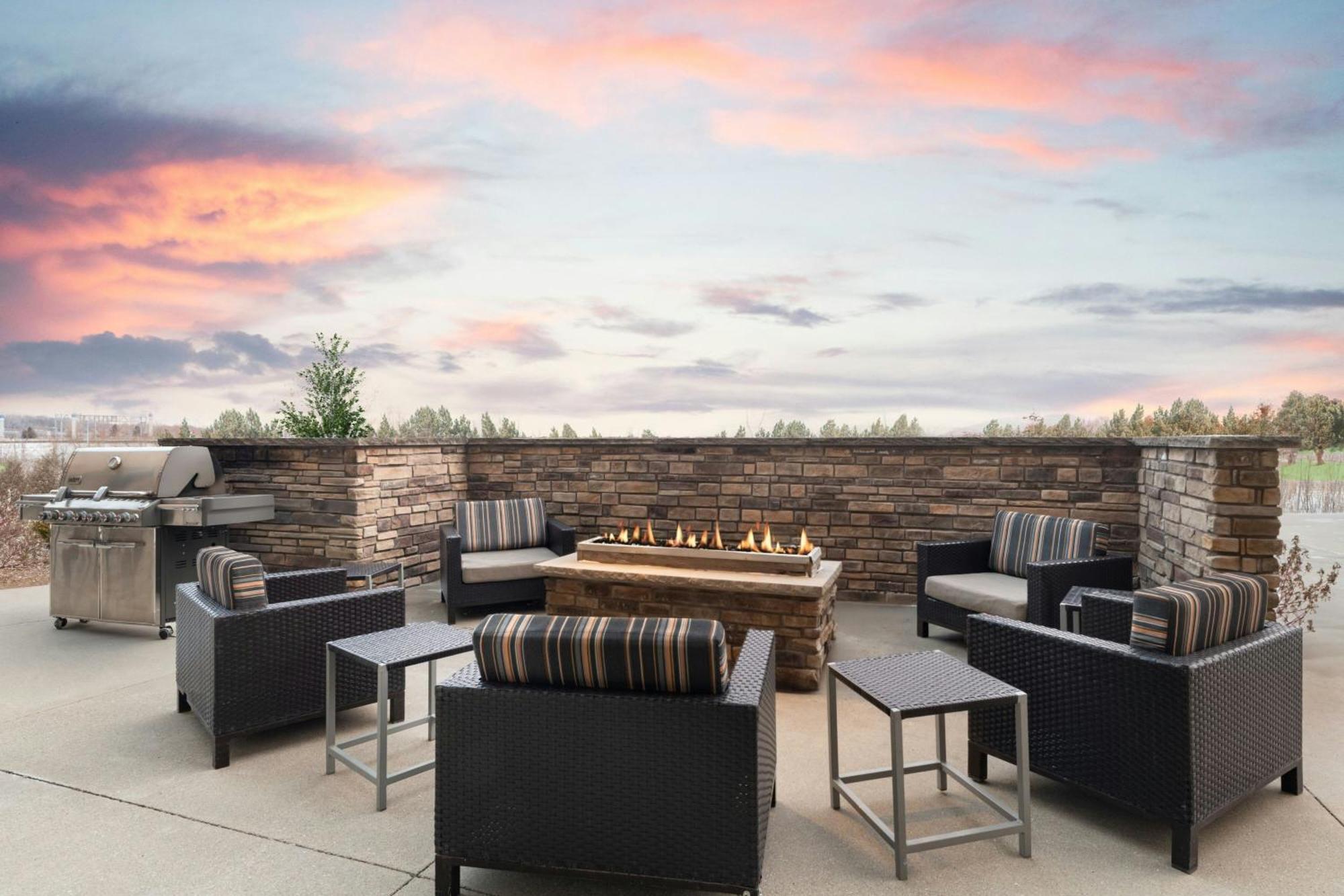 Towneplace Suites By Marriott Ames Extérieur photo